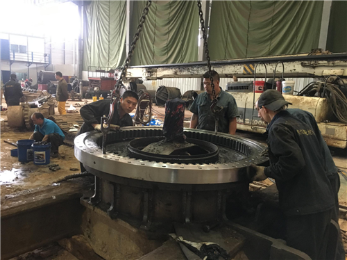 旋挖鉆機更換大回轉H梁加固